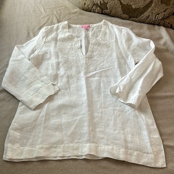 Lilly Pulitzer Tops - 100% linen Lilly Pulitzer Amelia Island Tunic Linen Beaded coral Detail Size M